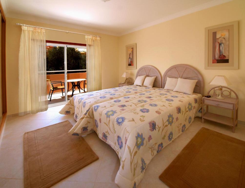 Oasis Parque Country Club