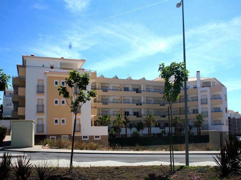 C02 - Luxury 3 Bed With Pool View *