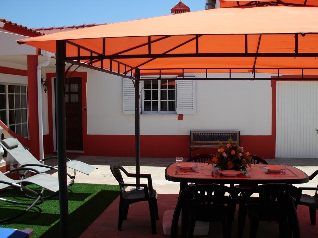 Moradia Perto Dos Palmares Holiday home *