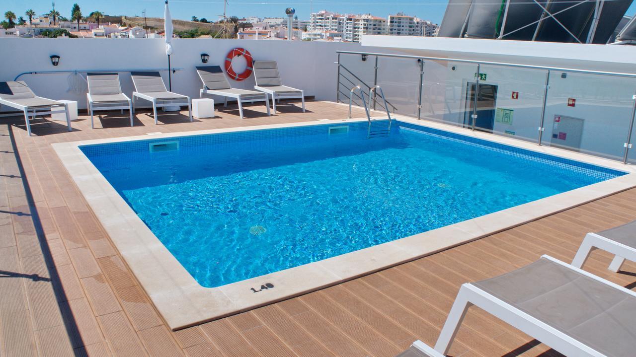 Hostal Topcity & *