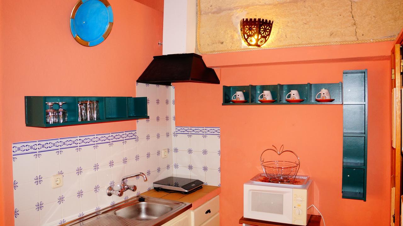 Seventies Cheap And Chic Guest house