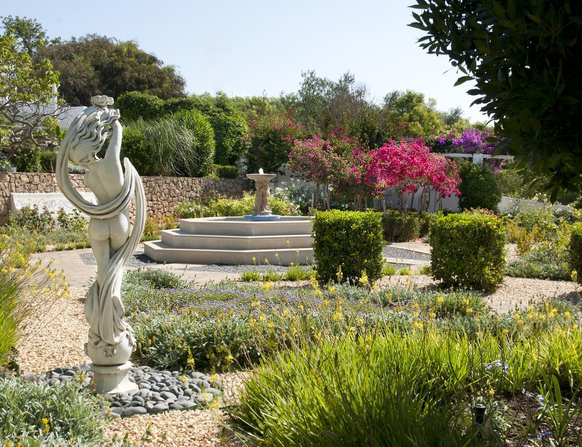 Quinta Bonita & Gardens Hotel