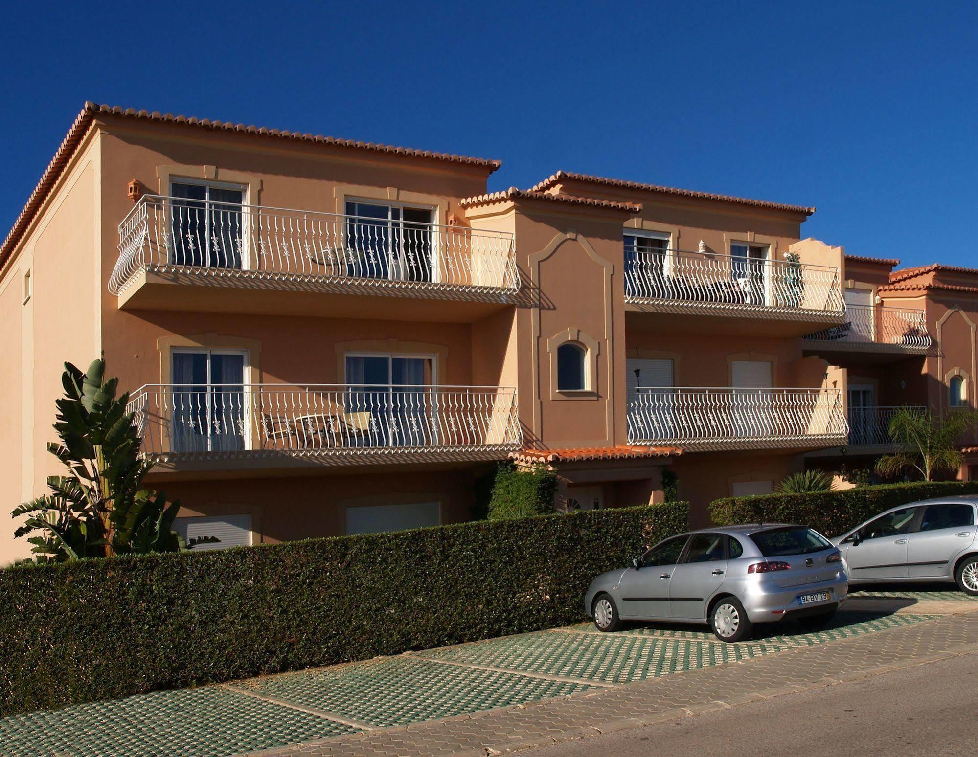 Oasis Parque Country Club