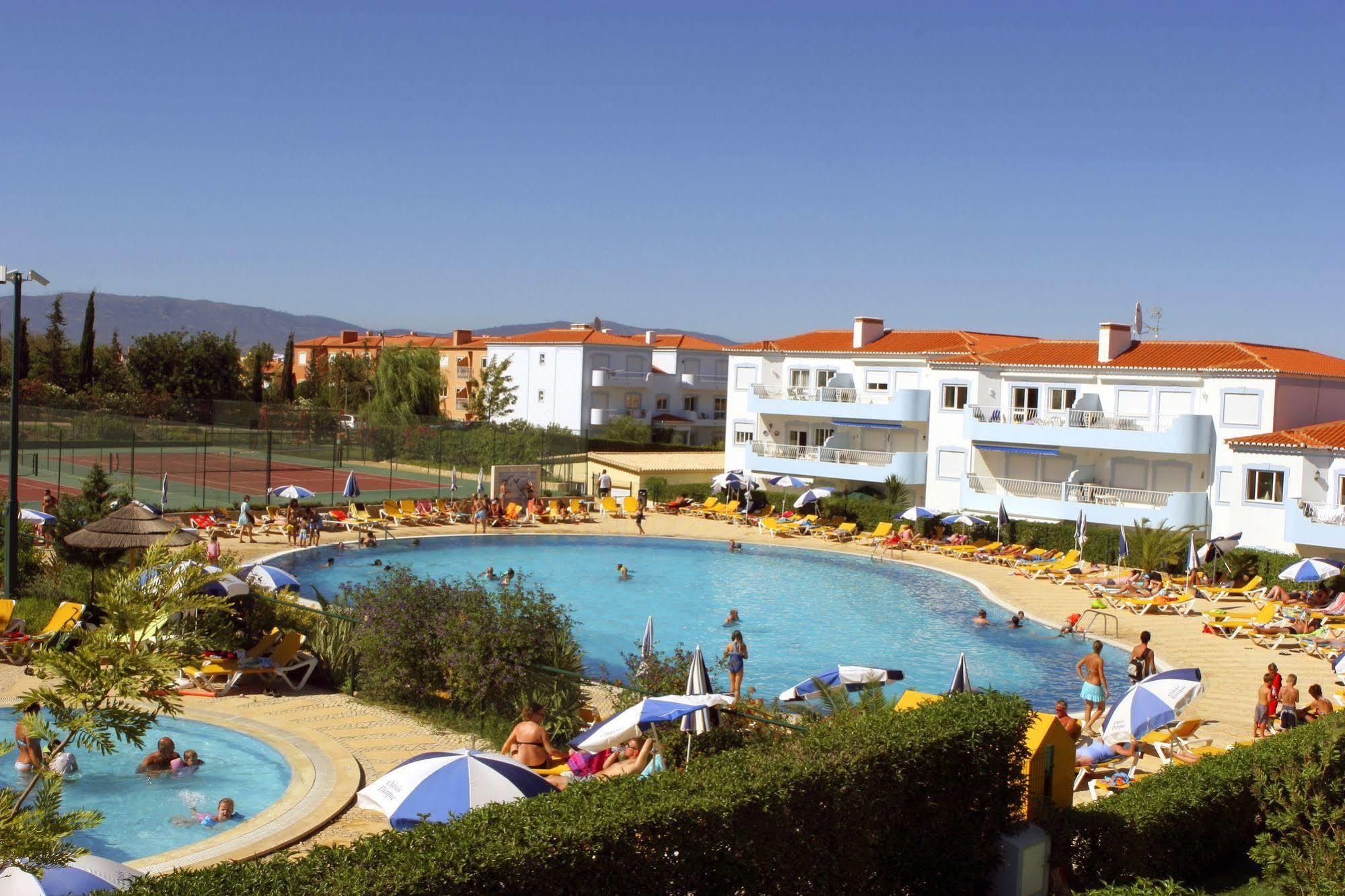 Oasis Parque Country Club