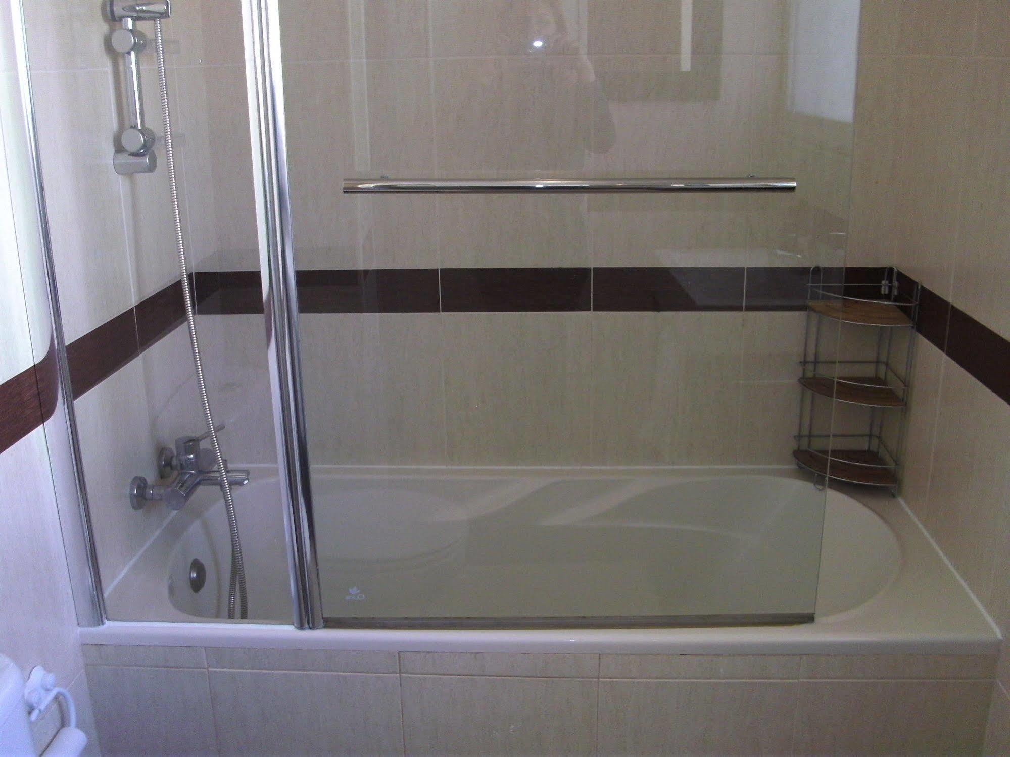 White House Guest house 3*