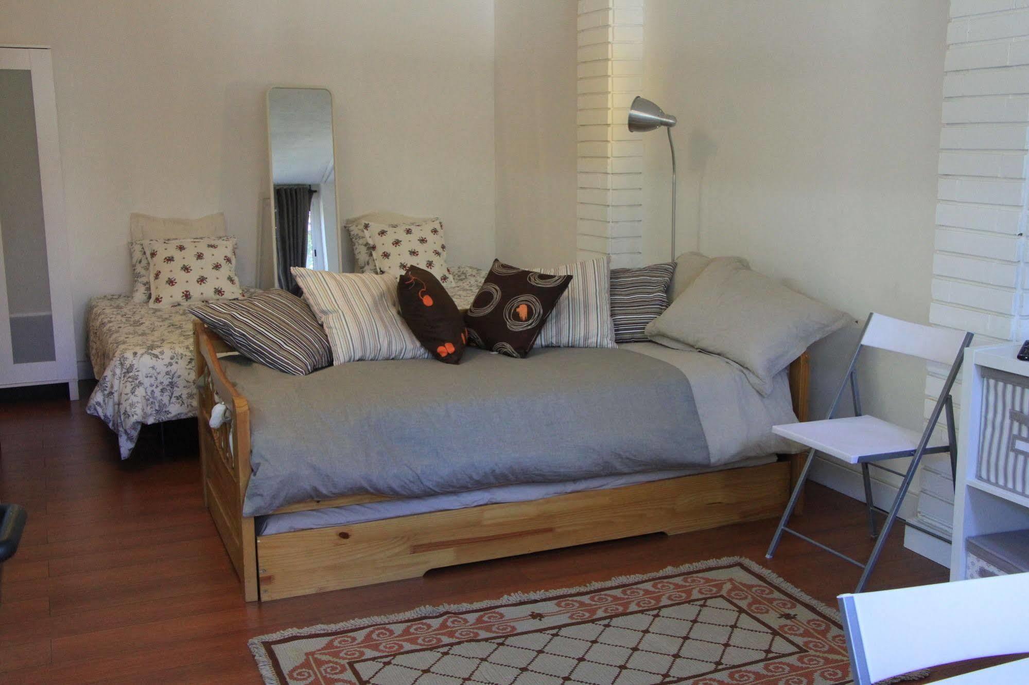 White House Guest house 3*