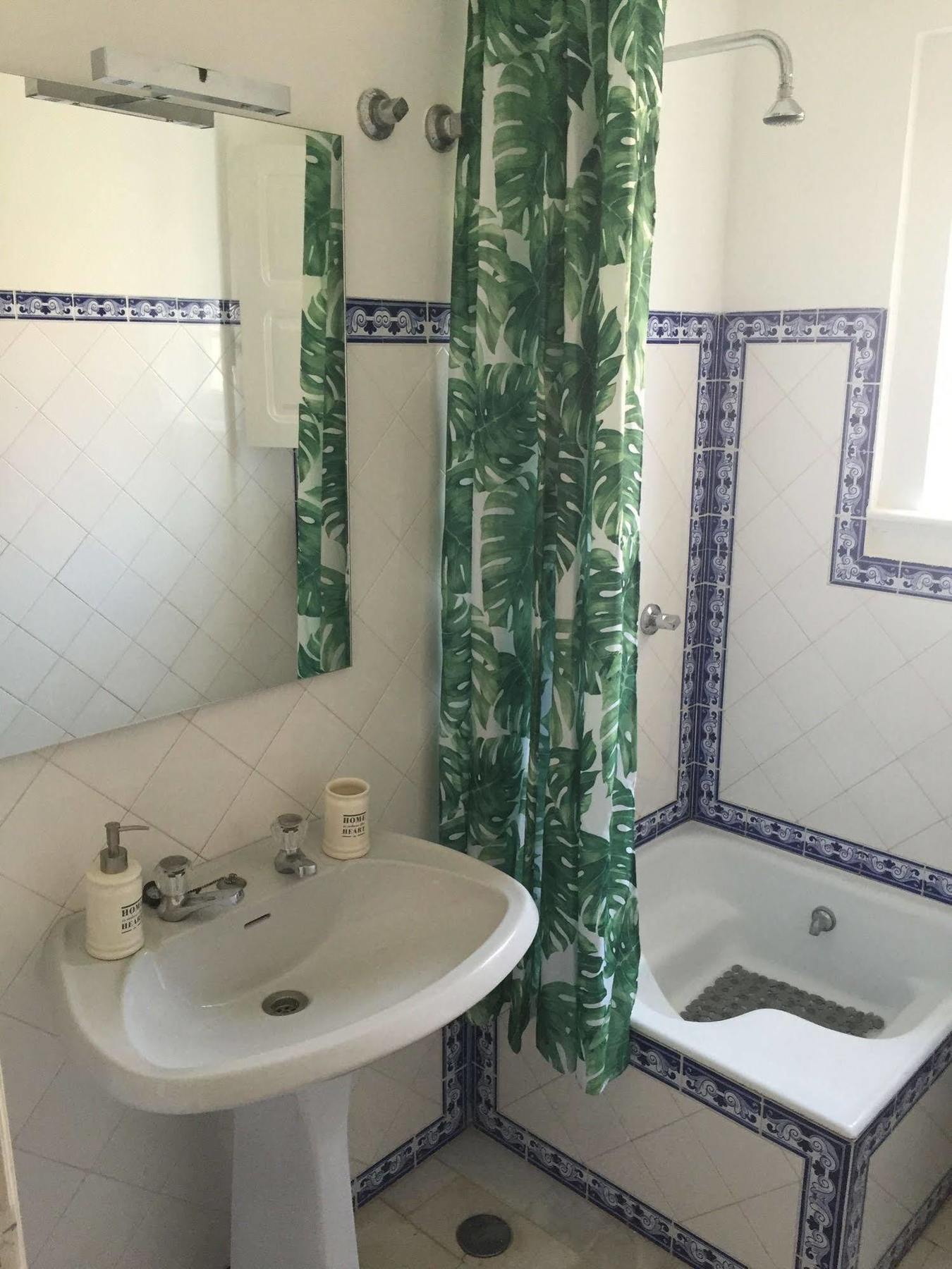 Eco Ljmonade Hostal *