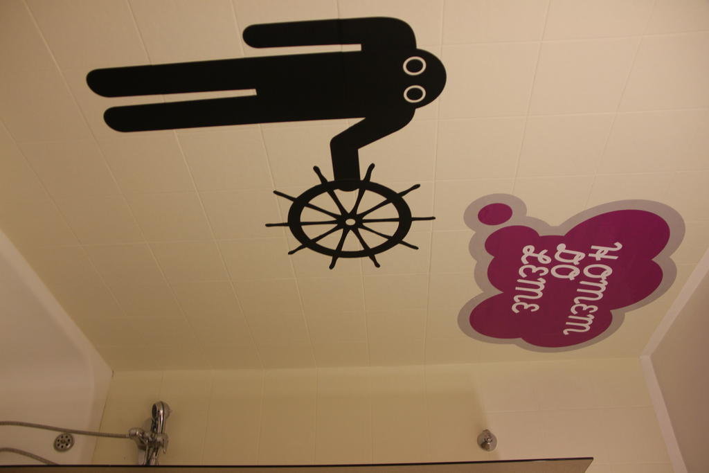 Oporto Excentric Surf / Design Hostel Albergue *