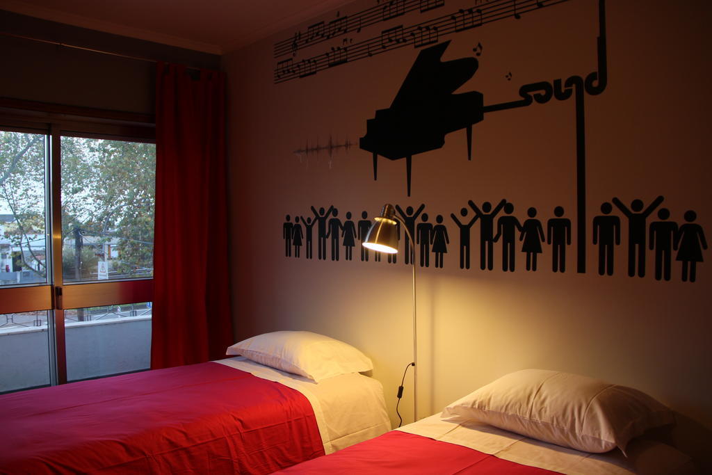 Oporto Excentric Surf / Design Hostel Albergue *