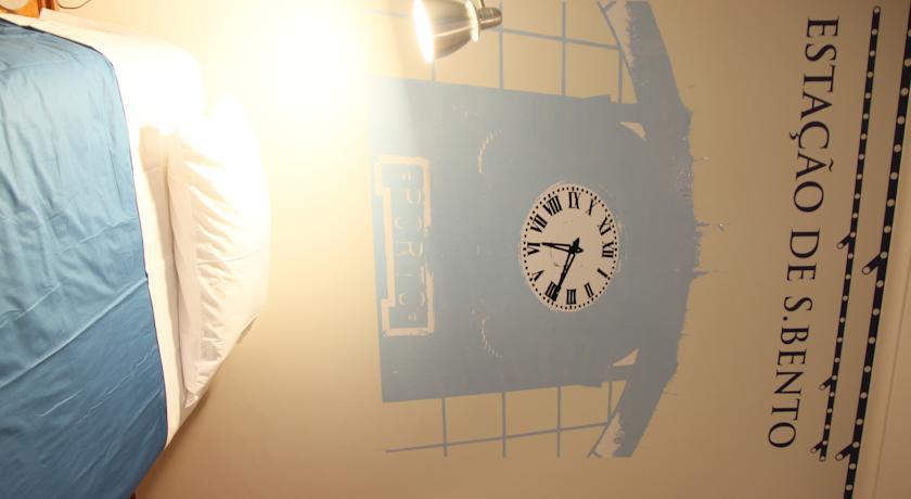 Albergue Oporto Excentric Surf / Design Hostel