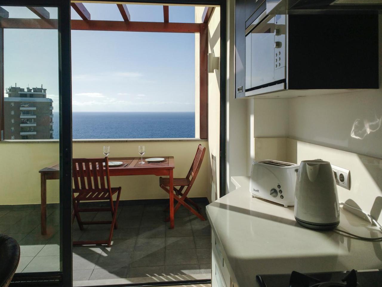 Two Bedroom With Balcony And Gorgeous View Over The Atlantic Apartamento
