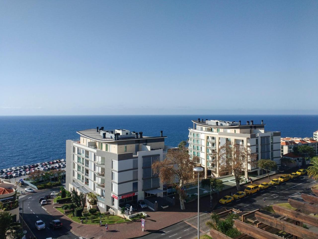 Two Bedroom With Balcony And Gorgeous View Over The Atlantic Apartamento Funchal (Madeira)