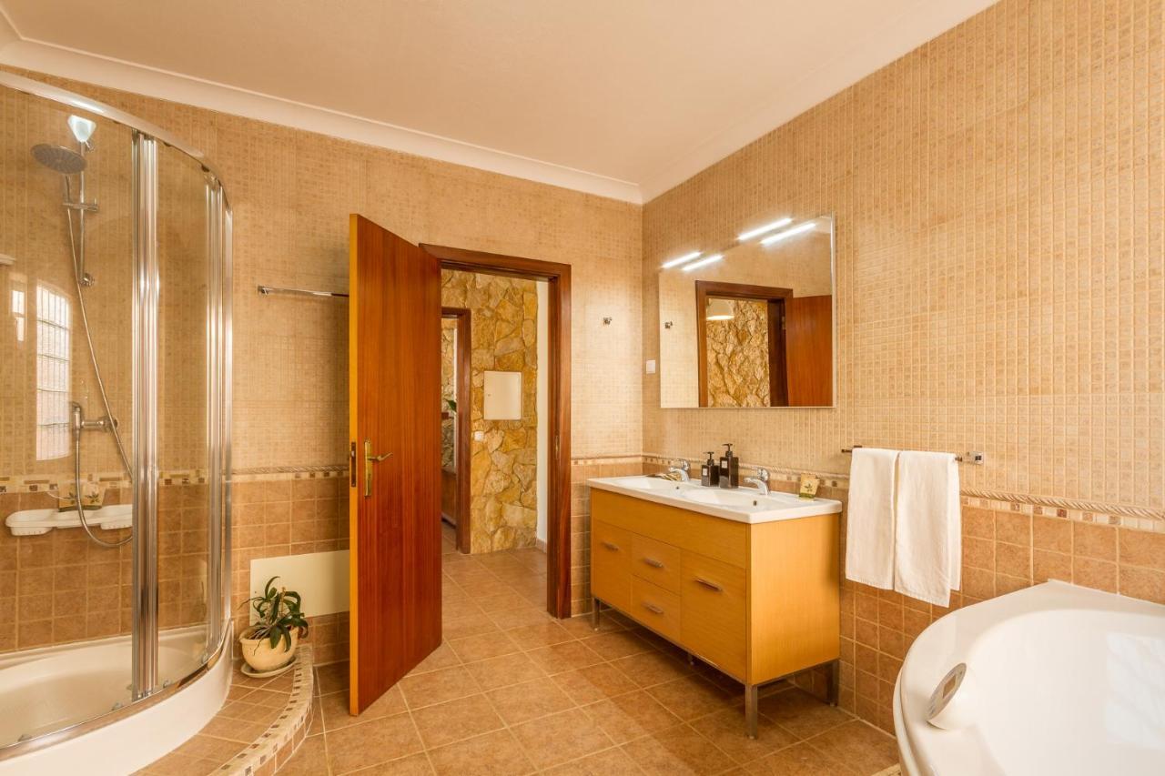 Lagos Suite * Lagos