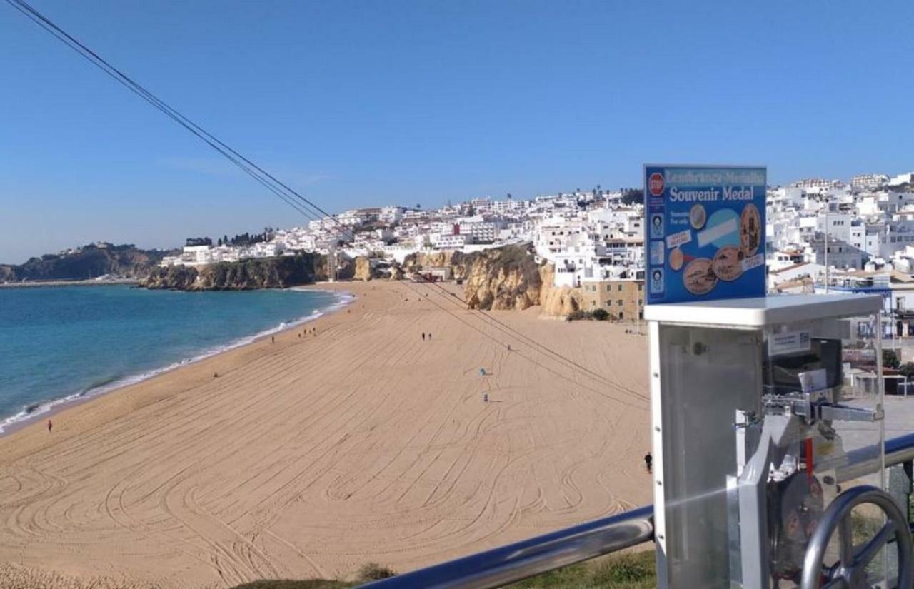 Beco Da Corcovada * Albufeira