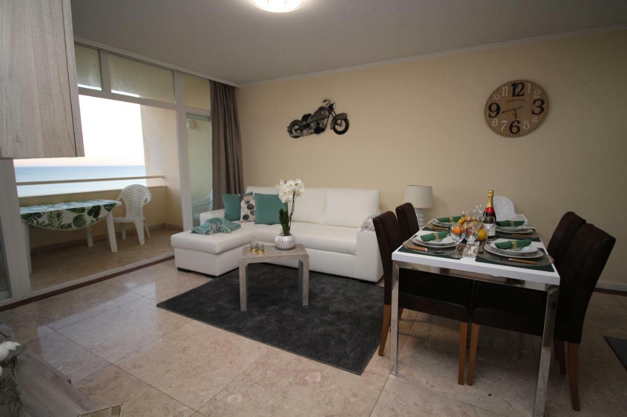 Rocha Varandas Lotus Apartment *
