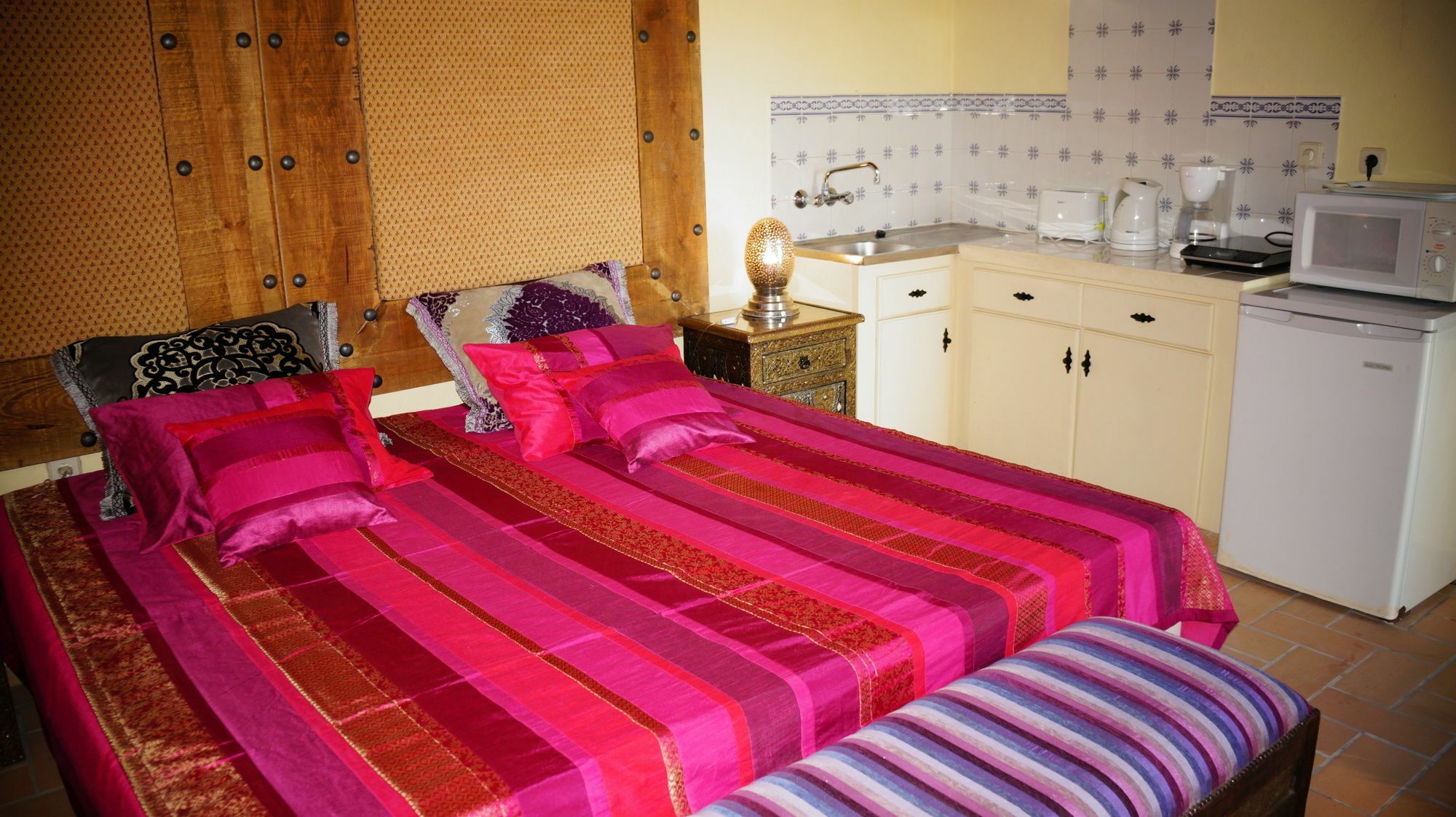 Seventies Cheap And Chic Guest house