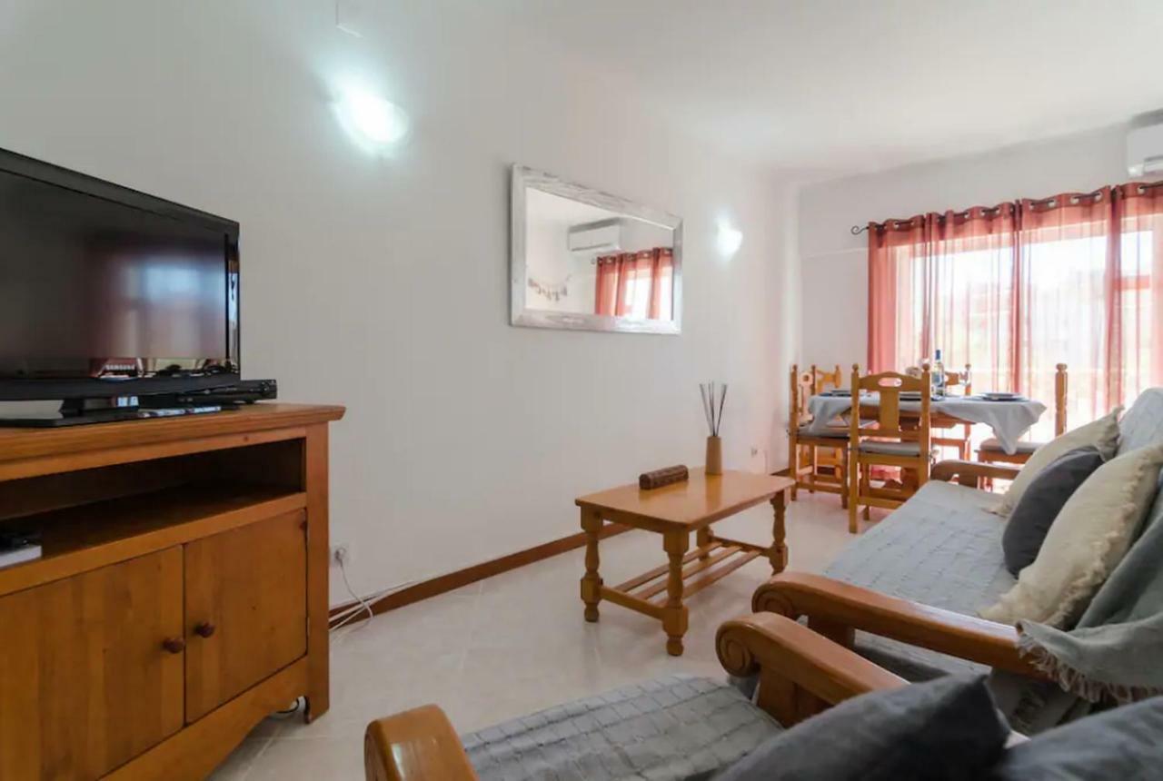 Apartment Centrally Located With Pool View