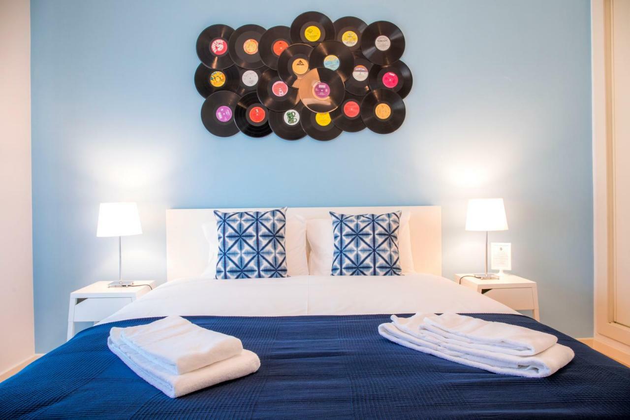 Vinyl Flat - Bed & Breakfast Lagos