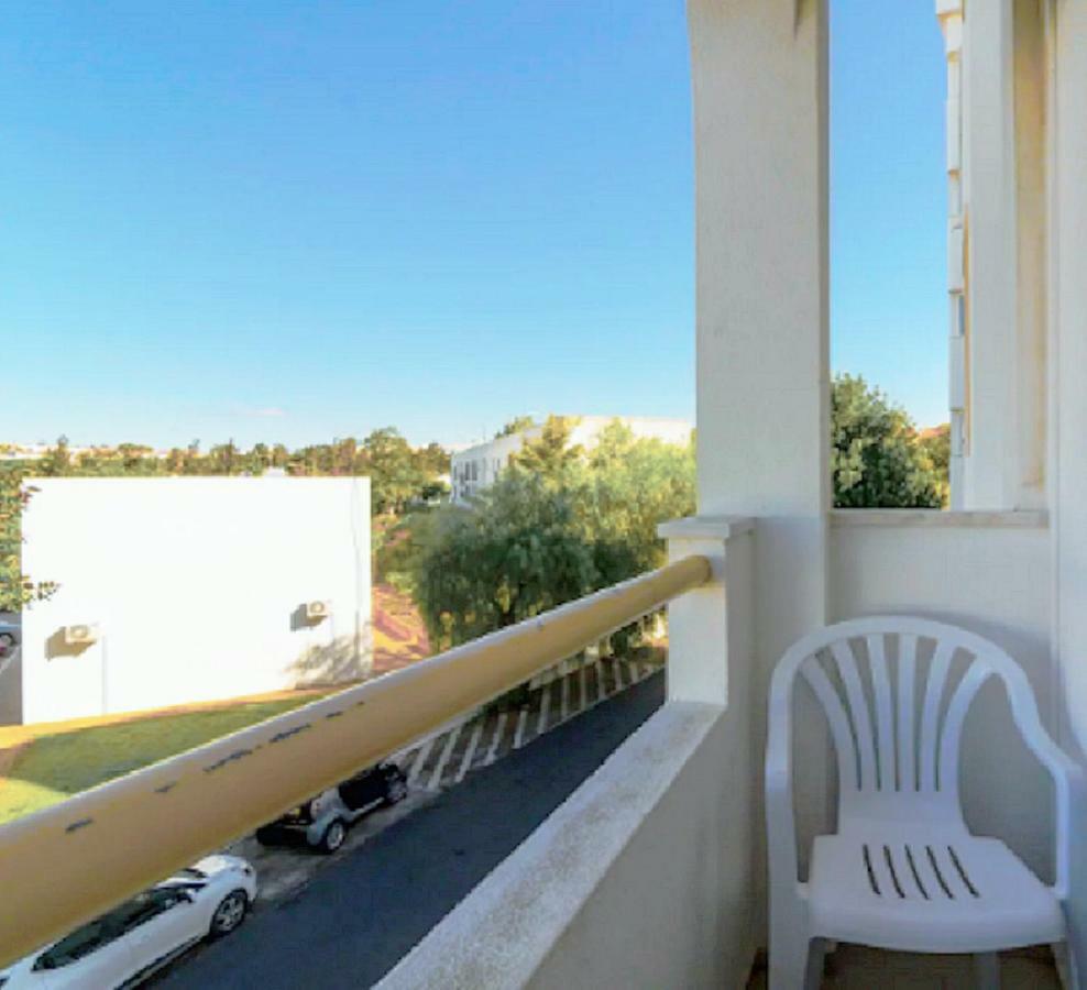 Centrally Located With Pool View Albufeira