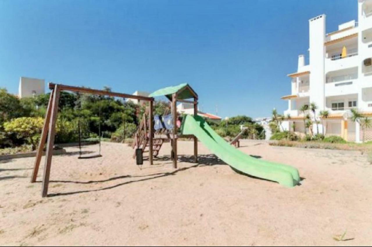 Centrally Located With Pool View Apartment *