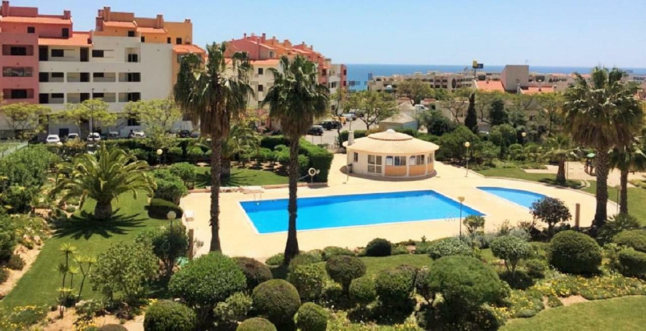 Apartment Centrally Located With Pool View
