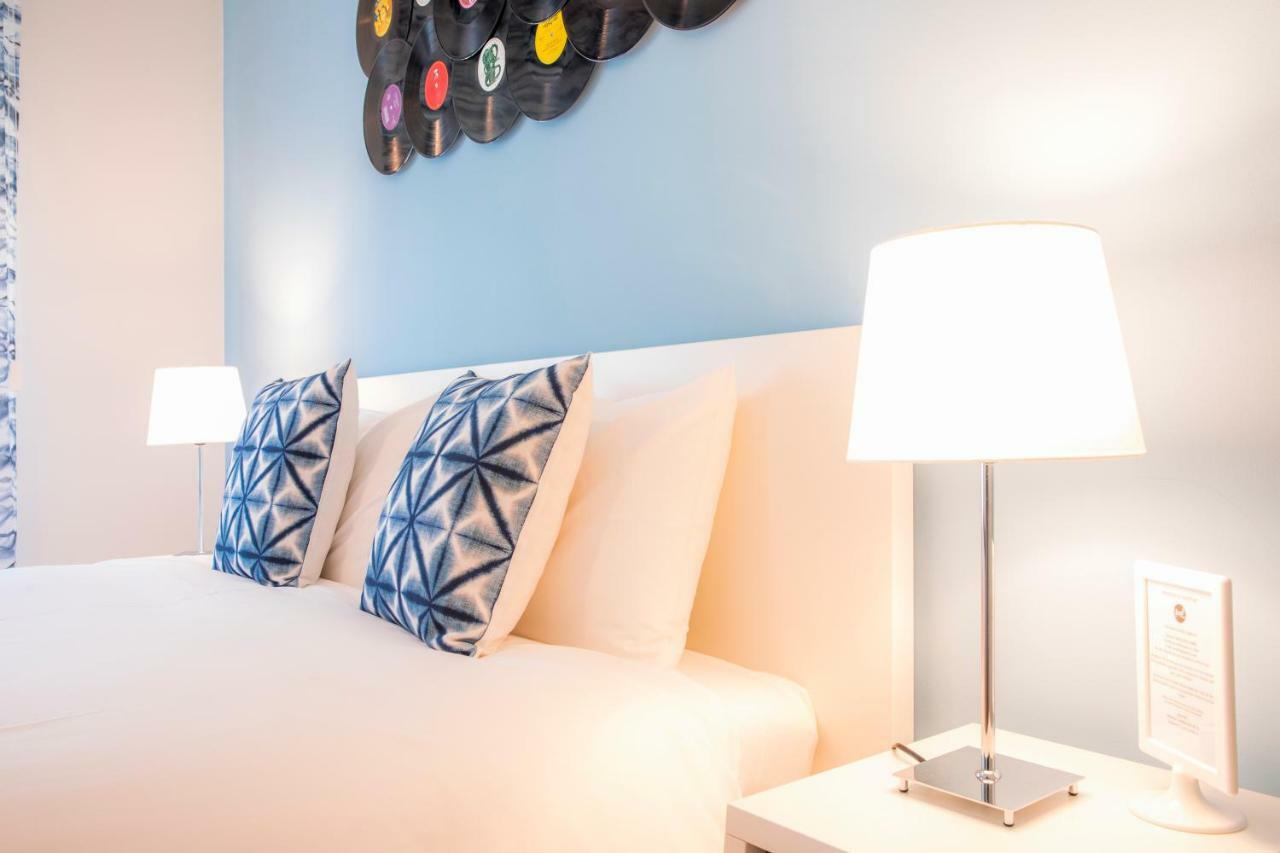 Vinyl Flat - Bed & Breakfast *