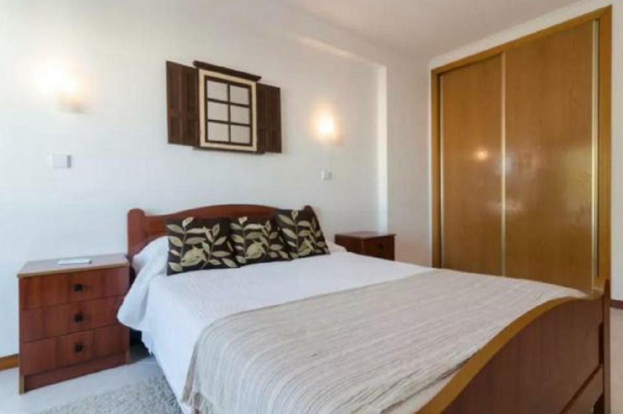 Centrally Located With Pool View Albufeira