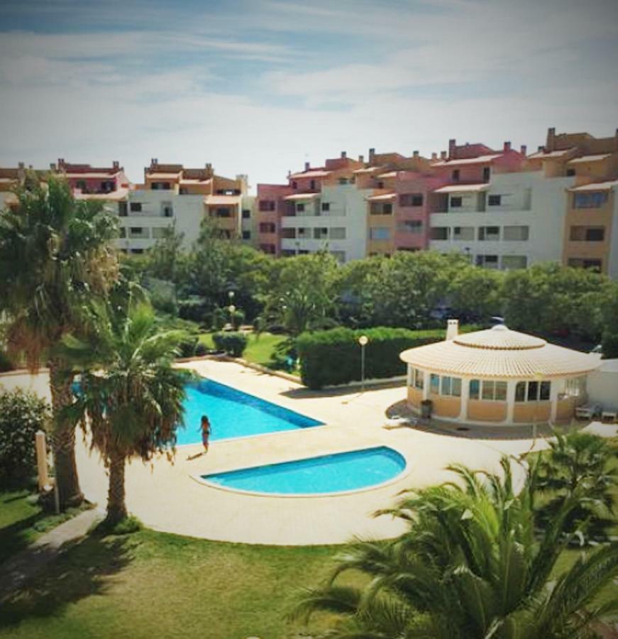 Centrally Located With Pool View Apartment *