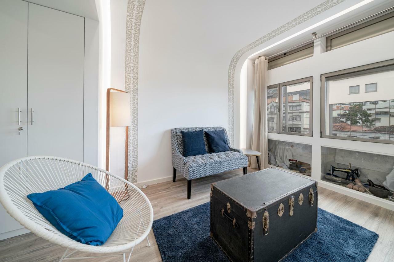 Gasthuis Drapes Design By An Island