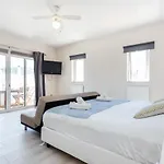 Mariners - Bright And Stylish Apartment - Walk To The Beach