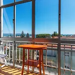 Paco De Arcos Apartment