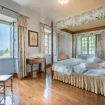 Lawrences Hotel