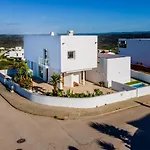 Beachside Villa 5 Bdr 6 Baths Sleeps 9Plus Ppl
