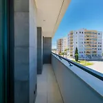 Amazing Central Apartment With Sea-View, Close To Beach With Pool, Sauna, Wifi And Private Parking