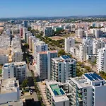 Sea View Apartment W/ Balcony By Lovelystay