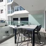Panoramic E Apartment - Rooftop Pool & Sea View