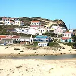 Lucas House 2 - Seabreeze Apartment