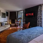 Giant Smart Room, Hot Tub, Ps5, In Historical Sintra Center Inside 17Th Century Palace - Sintra Wow