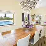 Villa Povo Do Burro, Beautiful And Elegant Villa, Few Minutes Walk To Resort Centre