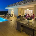 Villa Povo Do Burro, Beautiful And Elegant Villa, Few Minutes Walk To Resort Centre
