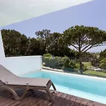 Sunny Lounge Apartment
