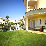 6 Bedroom Villa Brady Private With Pool And Garden