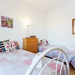 Edificio Rocha Vau Beach Apartment