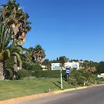 Luz Casas- 44 Fairview Village Boavista