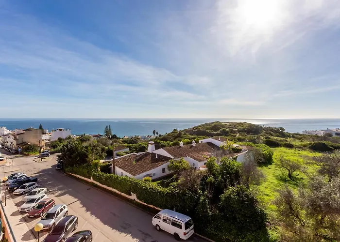 Lovely 2 Bedroom Apartment Including Pool, Stunning Ocean Views & Beach Closeby