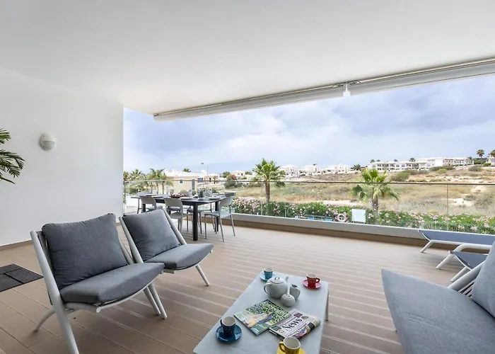 Coolhouses Algarve Lagos, 3 Bed Modern Flat, Outdoor & Indoor Pools, Gym, Amor A Vida