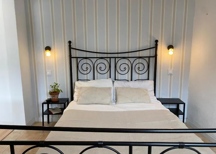 Casa Largo Do Poco Guesthouse