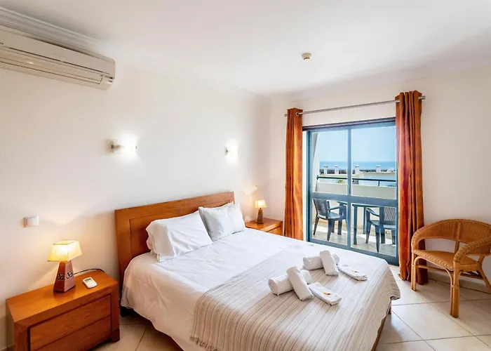 #166 Frat Apartment By Home Holidays
