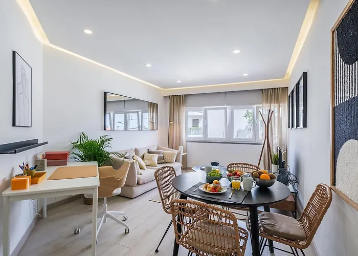 Sea View Apartment In Estoril