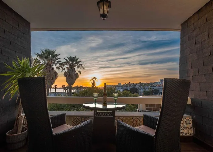 Sea View W Balcony 2 Mins Walk To Beach & Casino